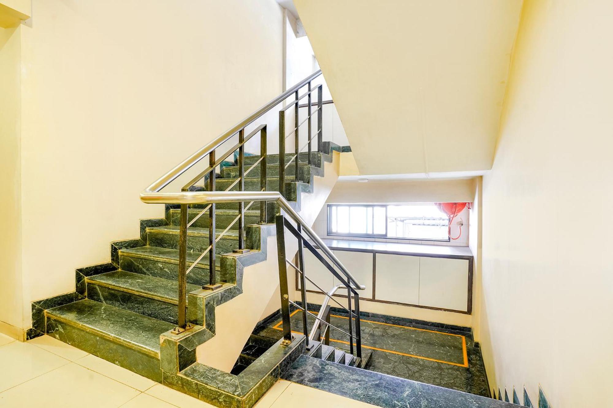 Fabexpress Kuber - Nr Apmc Vashi, Navi Mumbai Hotel Екстериор снимка